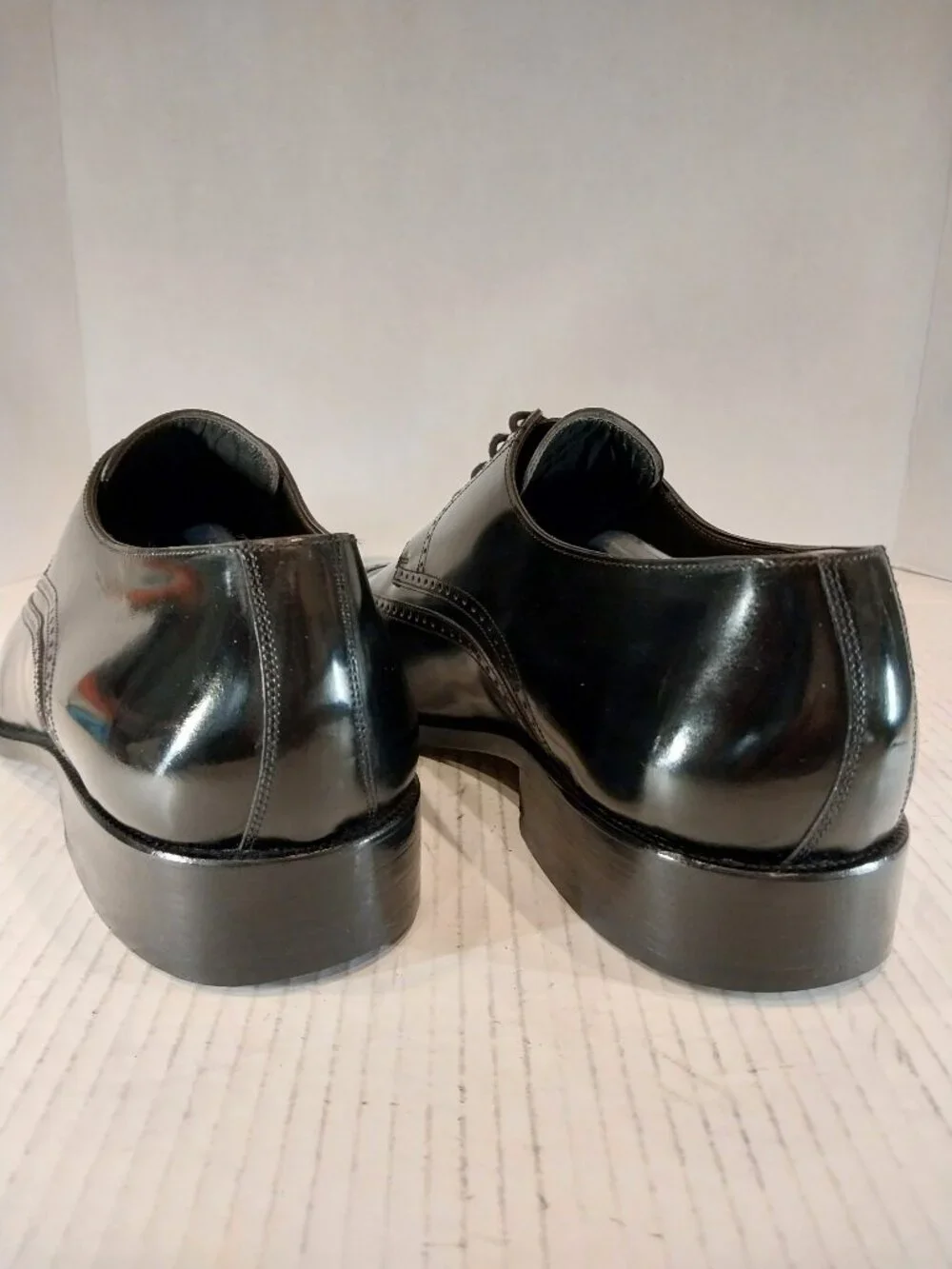 BALLY men's (SAVE $700) size 10.5 EEE black Derby.